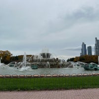 Photo taken at Clarence Buckingham Memorial Fountain by Macky T. on 10/26/2023