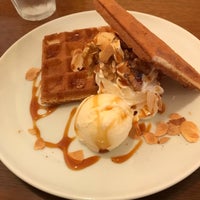 Photo taken at Cafe BERGEN by ♪ そ. on 10/22/2019