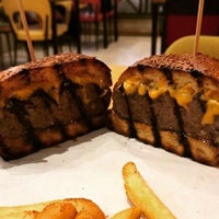 Foto tomada en Burger No301  por Zeynep K. el 7/10/2019