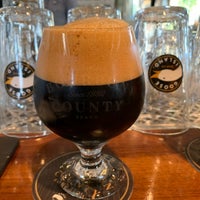 Photo taken at Goose Island Brewhouse by Guilherme T. on 9/7/2019