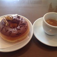 Foto tirada no(a) Boogie Donuts &amp;amp; Coffee Munich por Seba G. em 2/21/2015