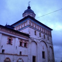 Photo taken at Церковь Успения Пресвятой Богородицы в Колмово by Даниил П. on 11/4/2013