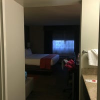 Das Foto wurde bei Holiday Inn Newark Airport von Buabaa H. am 7/13/2016 aufgenommen