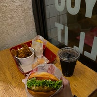Foto tomada en Burger and Fries  por Roa el 10/12/2022