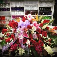 Das Foto wurde bei Bel Aire Flower Shop von Bel Aire Flowers W. am 7/14/2015 aufgenommen