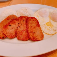 Photo taken at Eggs &amp;#39;n Things by たかとも on 4/2/2023