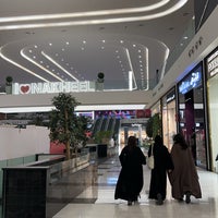 Foto diambil di Al Nakheel Mall oleh ✨🕊️ pada 5/19/2024