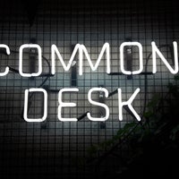 รูปภาพถ่ายที่ Common Desk โดย Jesse C. เมื่อ 2/2/2018