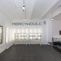 7/2/2013 tarihinde Mercy Would Eyewear Storeziyaretçi tarafından Mercy Would Eyewear Store'de çekilen fotoğraf