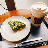 Photo taken at Starbucks by Hidefumi I. on 6/21/2023