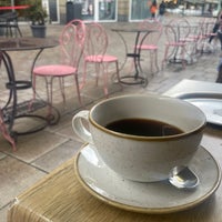 รูปภาพถ่ายที่ Café Latte Art โดย Sarah เมื่อ 6/7/2022