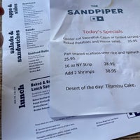 รูปภาพถ่ายที่ Sandpiper Restaurant โดย Karen P. เมื่อ 5/21/2023