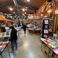 Photo prise au Midtown Scholar Bookstore par Vince R. le11/13/2021