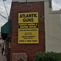 Foto tirada no(a) Atlantic Guns por Lee em 10/26/2019
