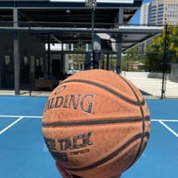 Photo taken at LEVEL Basketball Court by Ream on 8/10/2021