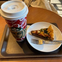 Photo taken at Starbucks by いちご 1. on 11/28/2021