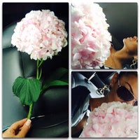 Photo taken at Duty Free Flowers by Ли 🐾 Л. on 7/9/2015
