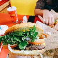 Photo taken at Teddy&amp;#39;s Bigger Burgers by とみた た. on 2/13/2020