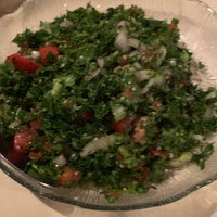 Foto tomada en Nicola&amp;#39;s Lebanese Restaurant  por Tom K. el 8/25/2019
