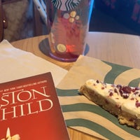 Photo taken at Starbucks by 🌴🌴Kimmiep🌴🌴 on 11/8/2019