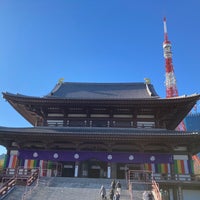 Photo taken at Zojoji Temple by 翔子 鈴. on 1/7/2022