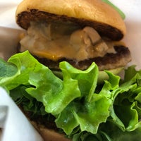 Photo taken at Freshness Burger by 恒成 千. on 11/20/2019