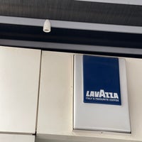 รูปภาพถ่ายที่ Lavazza Cafe โดย hishii เมื่อ 10/8/2022