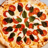 Снимок сделан в Bop&amp;#39;s Pizza пользователем Bop&amp;#39;s Pizza 7/31/2019