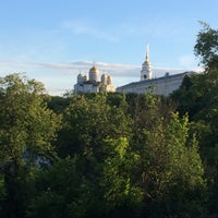 Photo taken at Дорожка вдоль стен мужского монастыря by Irina O. on 6/6/2018