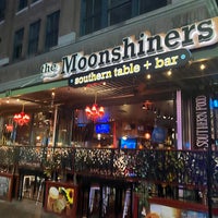 Das Foto wurde bei The Moonshiners Southern Table + Bar von Sara S. am 1/16/2023 aufgenommen