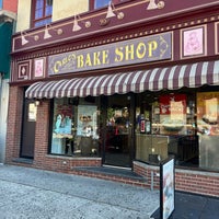 Photo taken at Carlo&amp;#39;s Bake Shop by Sara S. on 10/22/2022