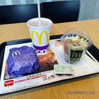 Photo taken at McDonald&#39;s by Taka on 4/7/2022