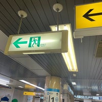 Photo taken at Tozai Line Kudanshita Station (T07) by つ on 11/13/2022
