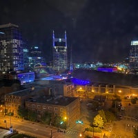 Photo prise au Cambria Hotel Nashville Downtown par K J. le5/17/2020