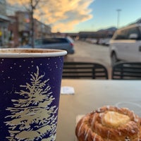 Das Foto wurde bei Peet&amp;#39;s Coffee &amp;amp; Tea von Wejdan am 12/12/2019 aufgenommen