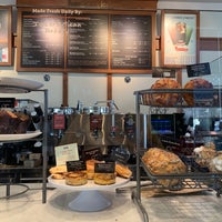 Foto diambil di Peet&amp;#39;s Coffee &amp;amp; Tea oleh Wejdan pada 8/18/2019