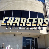 10/17/2013 tarihinde Wilda D.ziyaretçi tarafından Chargers Team Store'de çekilen fotoğraf