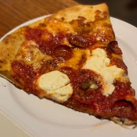 Foto diambil di Regents Pizzeria oleh Luminoid L. pada 2/25/2024