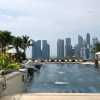 Photo taken at Swimming Pool | Mandarin Oriental, Singapore by Dasha G. on 11/11/2019