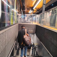 Photo taken at MTA Subway - 39th Ave (N/W) by Fionnulo B. on 12/9/2023