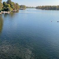 Photo taken at Bundesbad Alte Donau by Moh on 10/17/2021