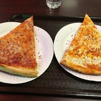 Снимок сделан в Pazzo Pizza &amp;amp; Restaurant пользователем Jon K. 3/20/2016