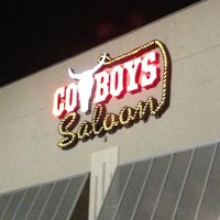 Снимок сделан в Cowboys Saloon and Grill пользователем Pablo G. 5/12/2013