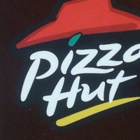 Photo taken at Pizza Hut by Hugo H. on 5/8/2013