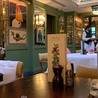 Photo taken at The Ivy St John’s Wood by R7 on 12/7/2020