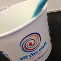 6/9/2013에 bEn M.님이 Off The Wall Frozen Yogurt에서 찍은 사진