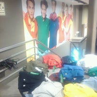 12/4/2013에 Armando O.님이 United Colors of Benetton에서 찍은 사진