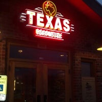 Photo taken at Texas Roadhouse by Rowena D. on 11/14/2012