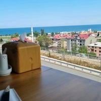 Das Foto wurde bei Lazvegaz Restaurant von 🌼Sarı Papatya am 7/25/2021 aufgenommen