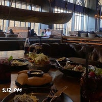 Foto diambil di Ovvi Lounge &amp;amp; Restaurant oleh 𓃗 عبيّه pada 8/7/2021